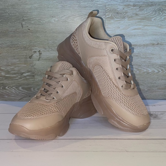 Brand New Guess GF Knits, Tan in Size 6.5 in Women - Picture 1 of 13